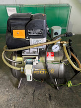 गैलरी व्यूवर में इमेज लोड करें, हिटाची बेबीकॉन एयर कंप्रेसर 0.2LE−8S