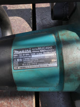 गैलरी व्यूवर में इमेज लोड करें, Makita Electric Chainsaw MUC4041 400mm
